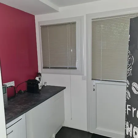 Bedroom With Breakfast Dining Area And Shower Lejlighed Parthenay